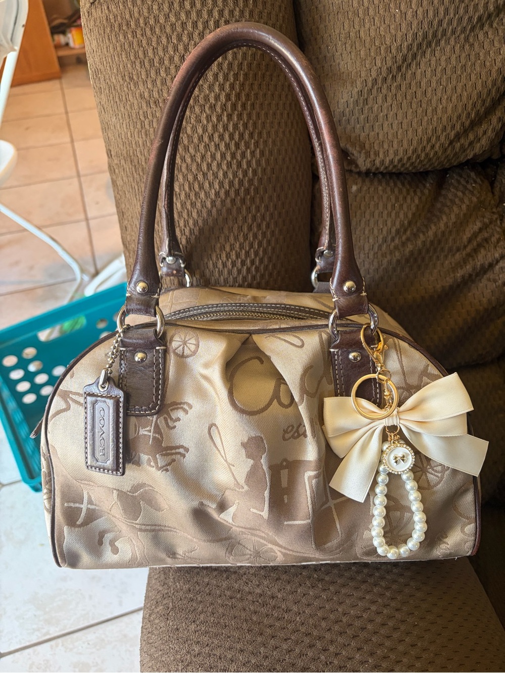 Gorgeous Vintage Y2k Rare Coach Horse and Carriage Satchel